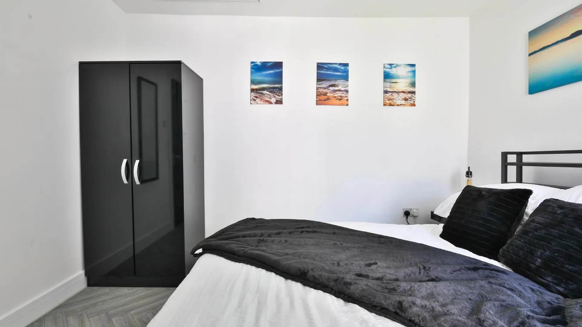 Apartment Hiks Accommodation Swansea