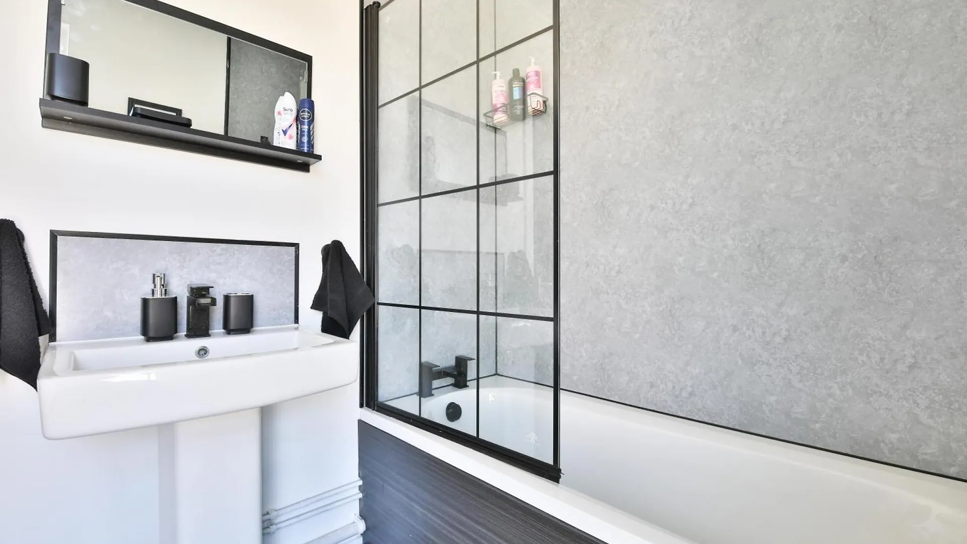 Apartment Hiks Accommodation Swansea