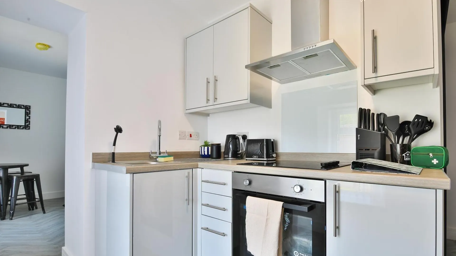 Apartment Hiks Accommodation Swansea