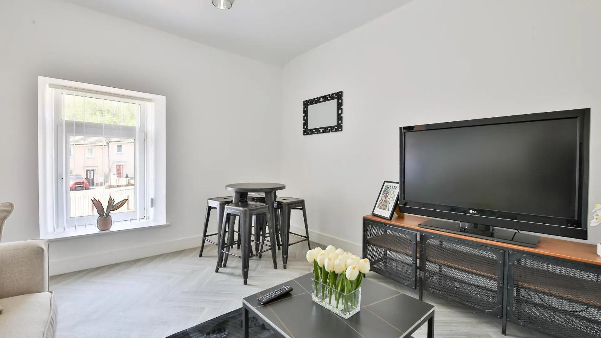Apartment Hiks Accommodation Swansea